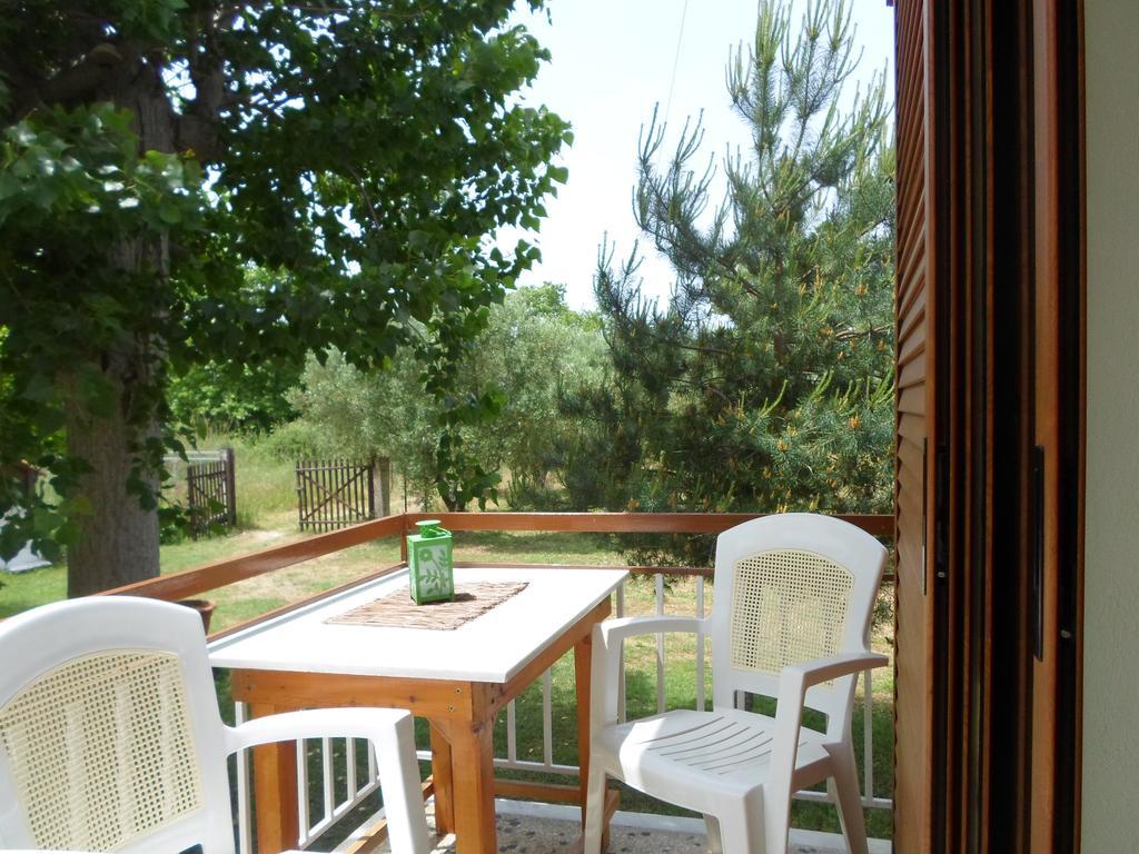 Bozelia Apartments Toróni Szoba fotó