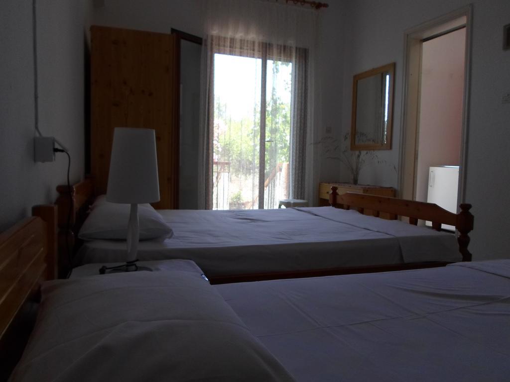 Bozelia Apartments Toróni Szoba fotó